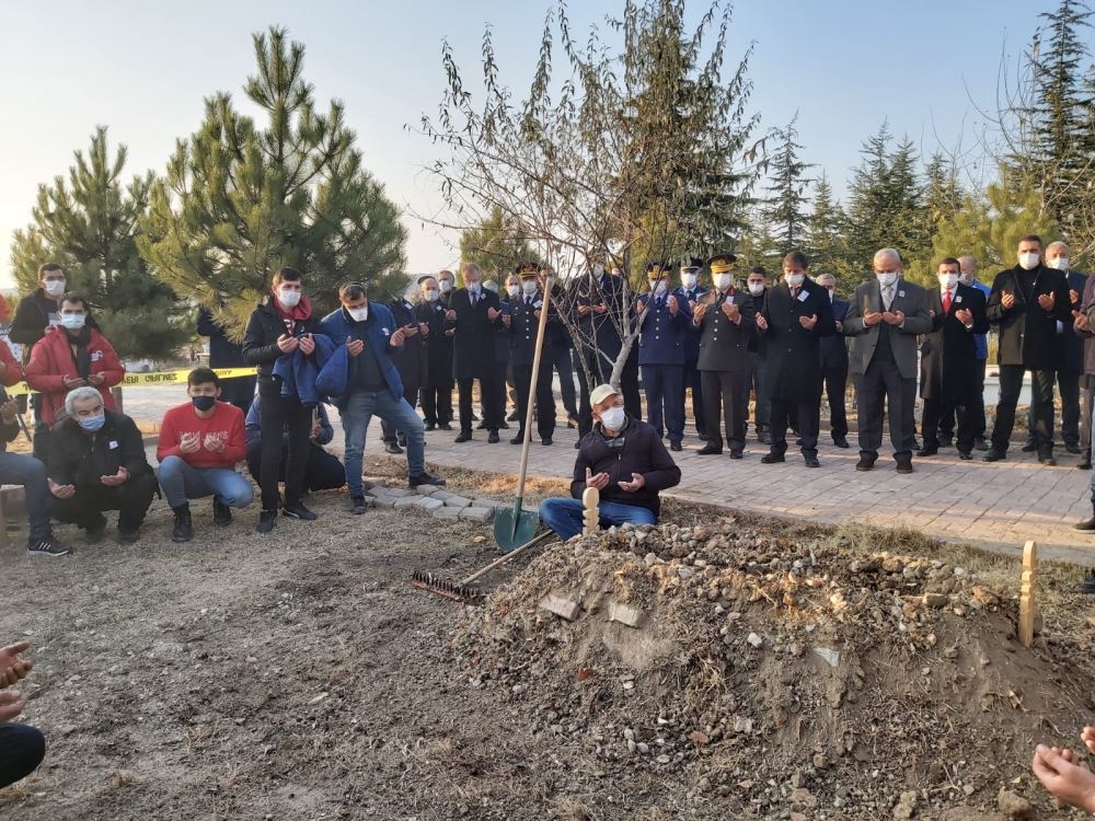 ŞEHİDİMİZ SON YOLCULUĞUNA UĞURLANDI