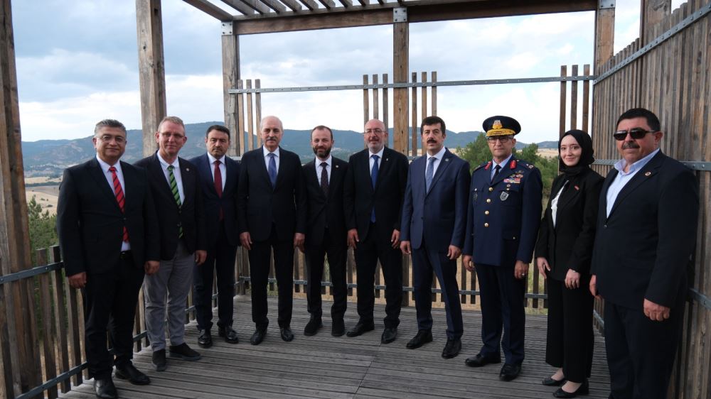 TBMM BAŞKANI NUMAN KURTULMUŞ‘UN TEŞRİFLERİ İLE ZAFER PROGRAMI GERÇEKLEŞTİ 